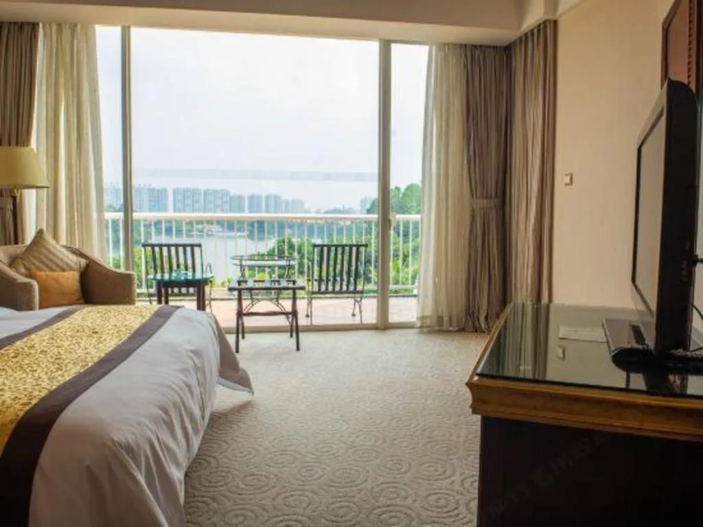 Bed in Dongguan MCB Lake Hotel