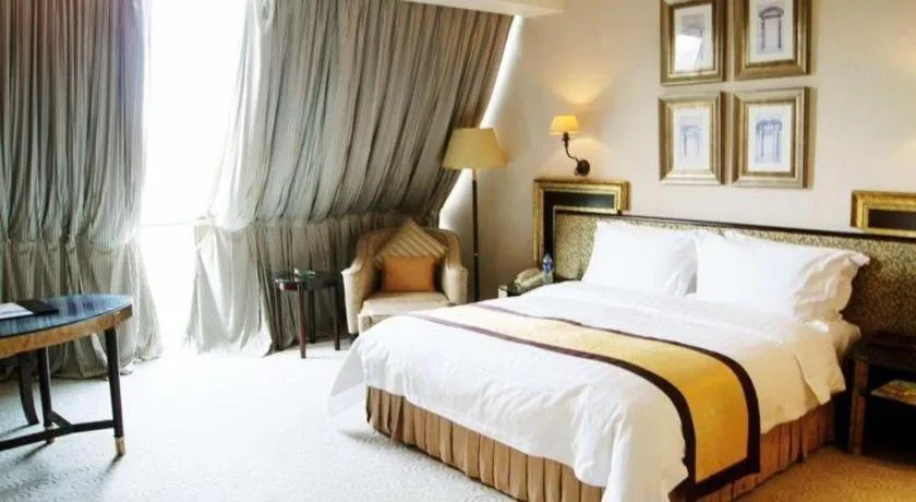 Bed in Dongguan MCB Lake Hotel