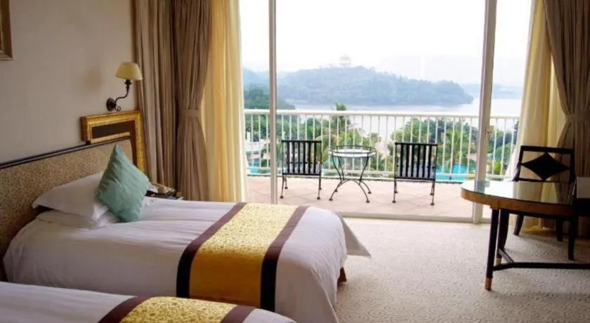Bed in Dongguan MCB Lake Hotel