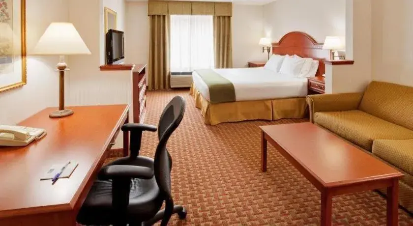 Bed in Holiday Inn Express Frackville Hotel By IHG Bed in Holiday Inn Express Frackville Hotel By IHG