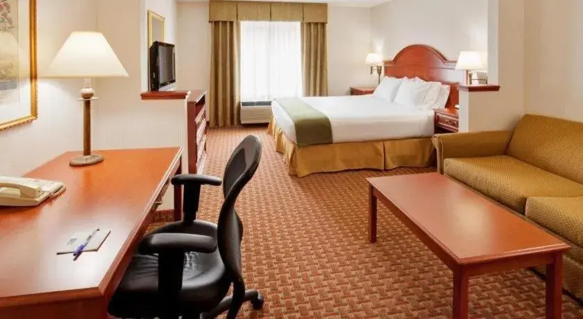 Bed in Holiday Inn Express Frackville Hotel By IHG Bed in Holiday Inn Express Frackville Hotel By IHG
