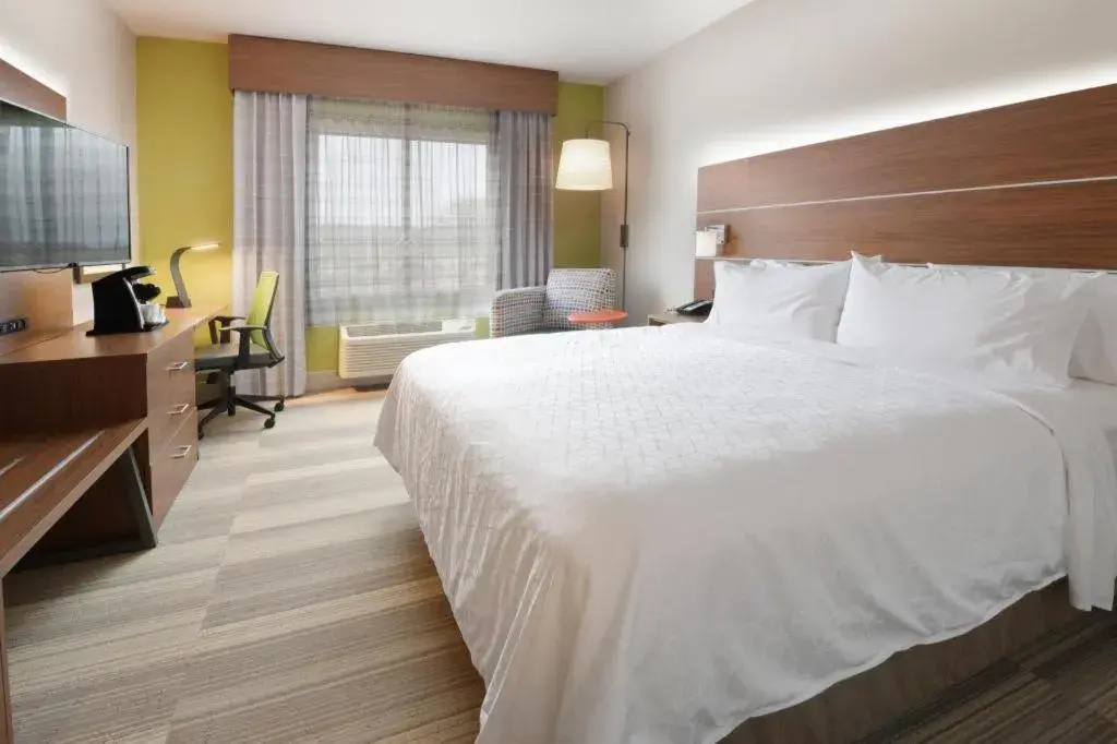 Bed in Holiday Inn Express Camden Hotel By IHG Bed in Holiday Inn Express Camden Hotel By IHG