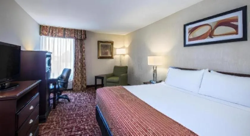 Bed in Holiday Inn Express Hotel And Suites Corinth By IHG