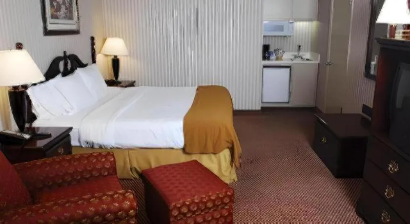 Bed in Holiday Inn Express Hotel And Suites Corinth By IHG