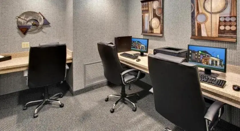 Holiday Inn Express Hotel & Suites Grand Island By IHG Holiday Inn Express Hotel & Suites Grand Island By IHG