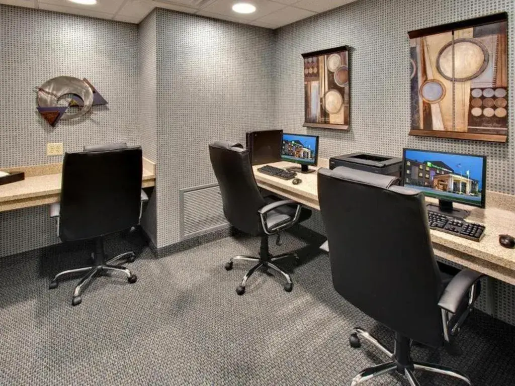 Holiday Inn Express Hotel & Suites Grand Island By IHG Holiday Inn Express Hotel & Suites Grand Island By IHG