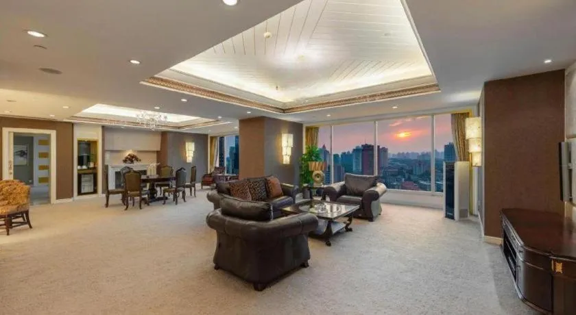 Golden Eagle Summit Hotel Downtown