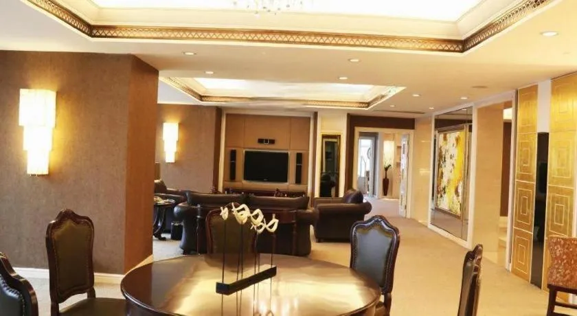 Golden Eagle Summit Hotel Downtown