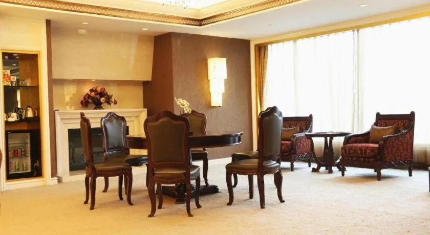 Golden Eagle Summit Hotel Downtown