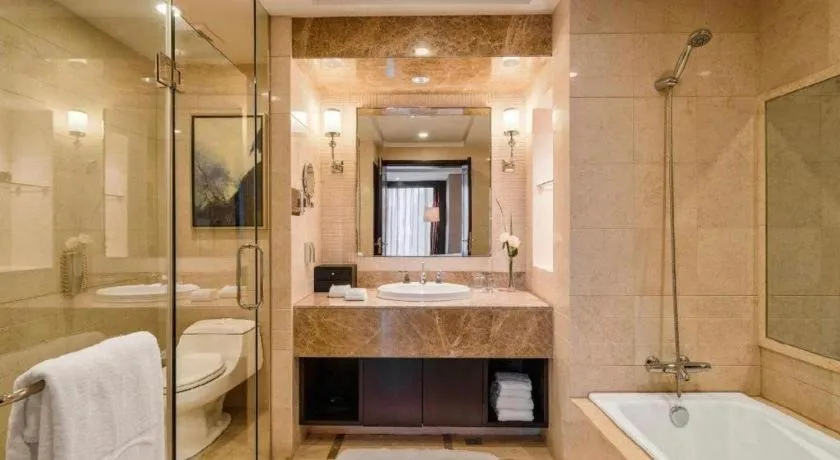 Golden Eagle Summit Hotel Downtown