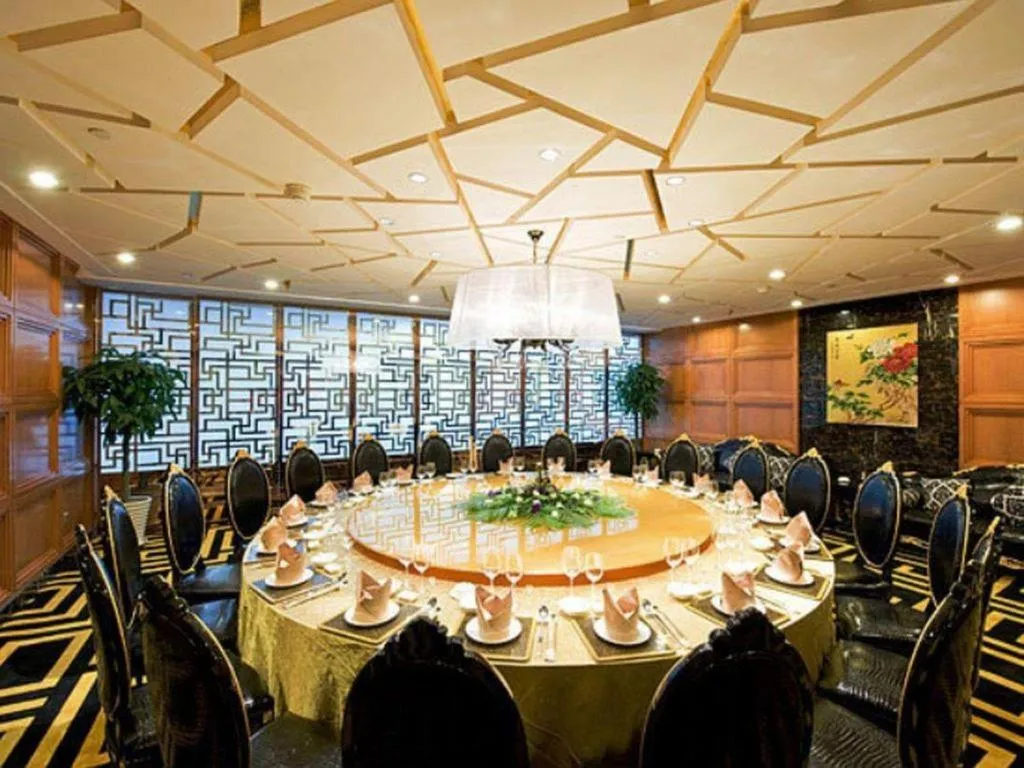 Golden Eagle Summit Hotel Downtown