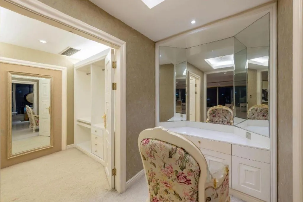 Golden Eagle Summit Hotel Downtown