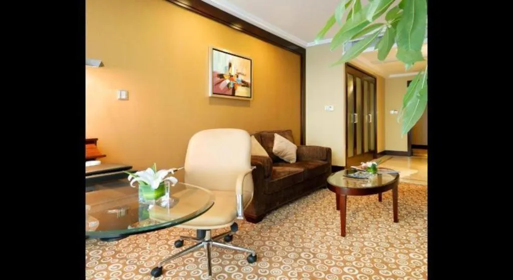 Golden Eagle Summit Hotel Downtown