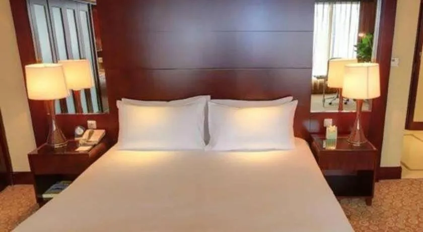 Bed in Golden Eagle Summit Hotel Downtown