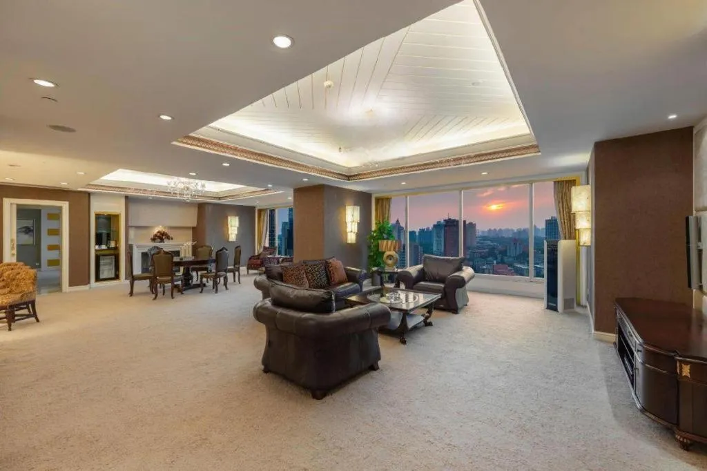 Golden Eagle Summit Hotel Downtown