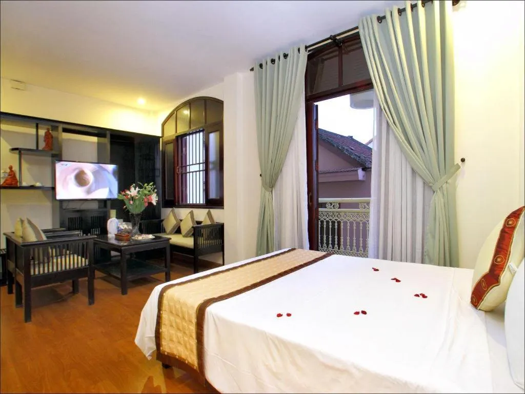 Bed in Hoi An Lantern Hotel