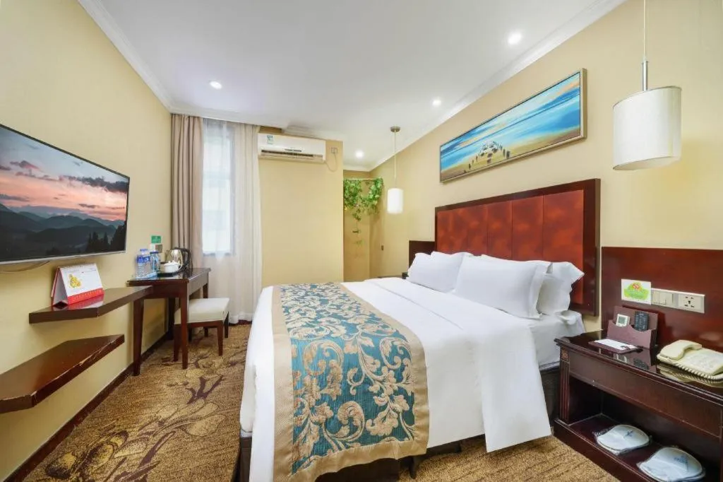 Bed in Sun Island Holiday Hotel