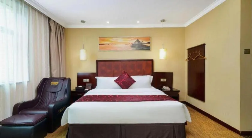 Bed in Sun Island Holiday Hotel