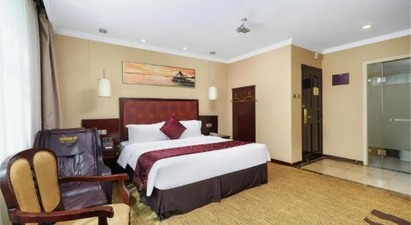 Bed in Sun Island Holiday Hotel