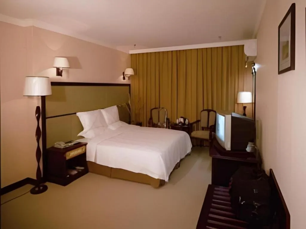 Bed in Sun Island Holiday Hotel