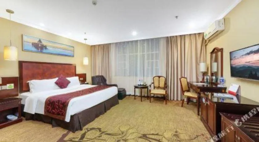 Bed in Sun Island Holiday Hotel