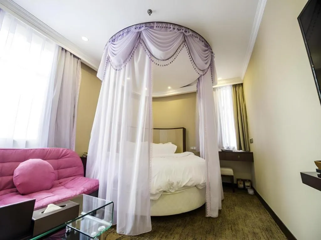 Bed in Sun Island Holiday Hotel