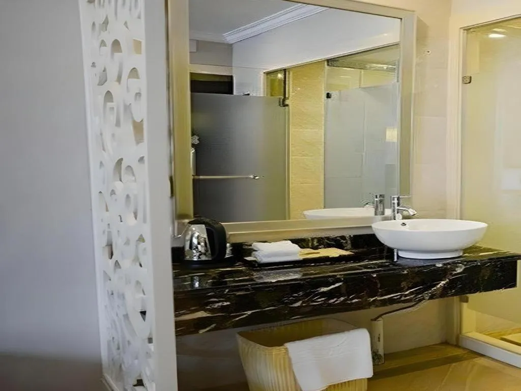 Sun Island Holiday Hotel