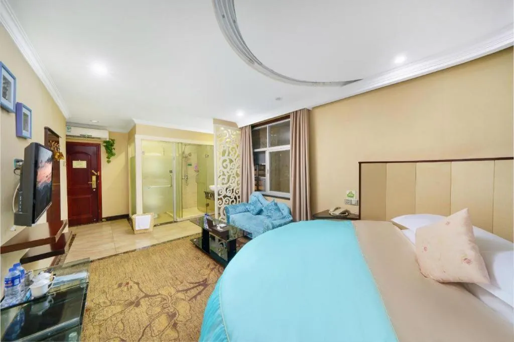 Bed in Sun Island Holiday Hotel