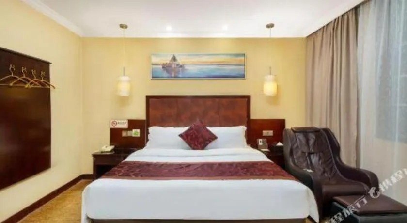 Bed in Sun Island Holiday Hotel