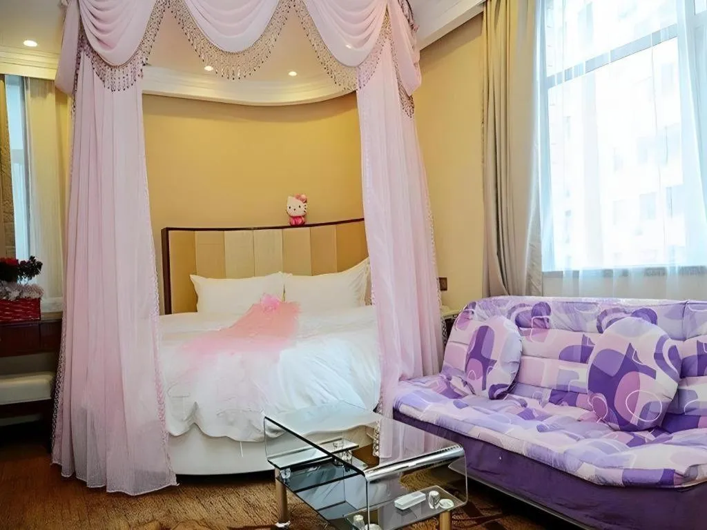 Bed in Sun Island Holiday Hotel