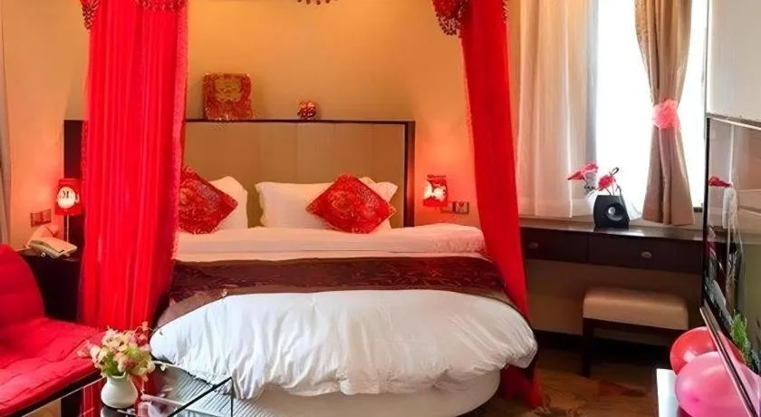 Bed in Sun Island Holiday Hotel