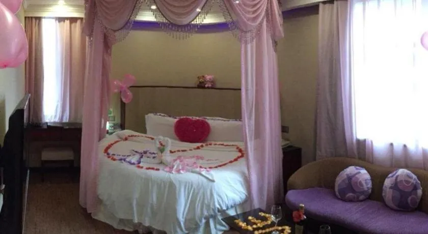 Bed in Sun Island Holiday Hotel