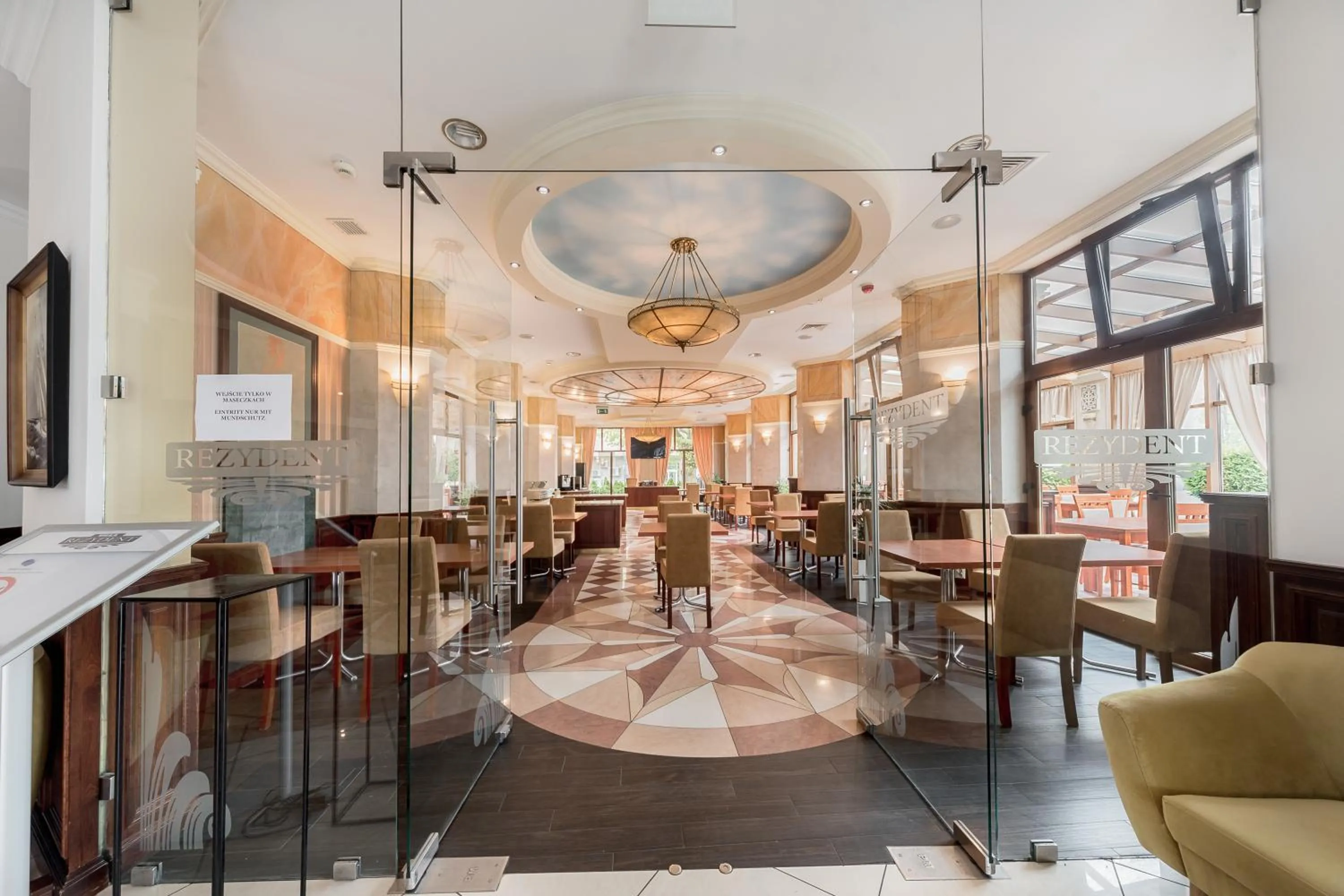 Restaurant/places to eat in Rezydent Resort