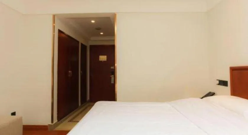 Bed in GreenTree Inn Suzhou Wuzhong