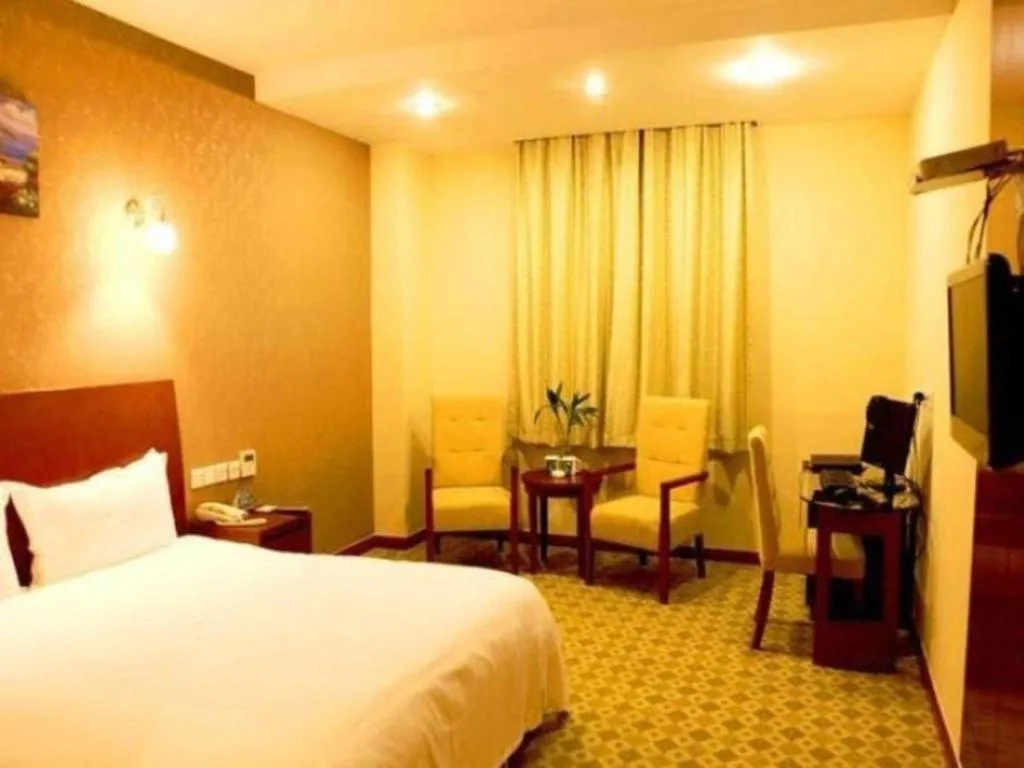 Bed in GreenTree Inn Suzhou Wuzhong