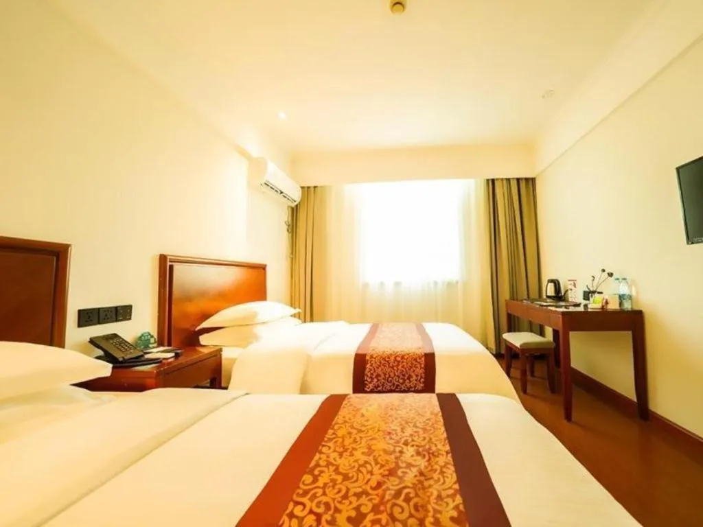 Bed in GreenTree Inn Suzhou Wuzhong