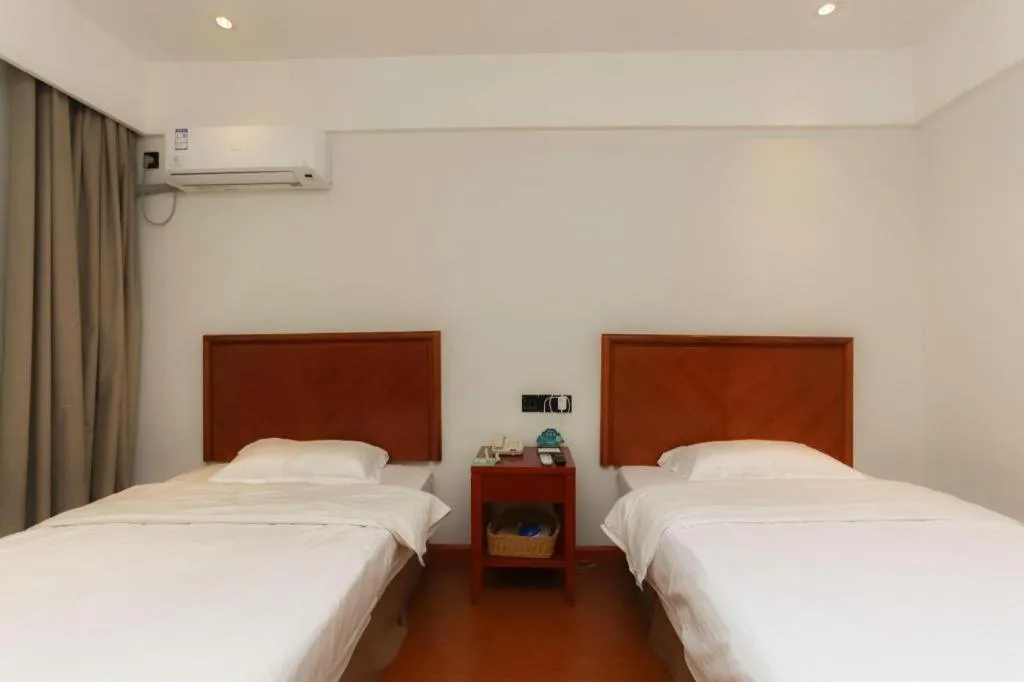 Bed in GreenTree Inn Suzhou Wuzhong