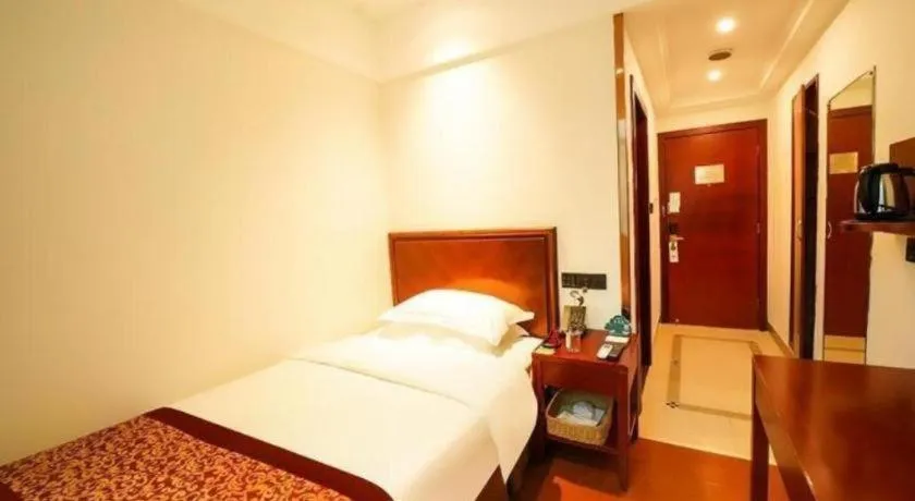 Bed in GreenTree Inn Suzhou Wuzhong