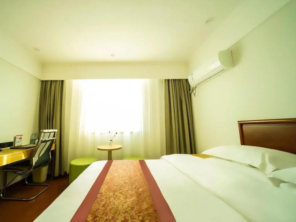 Bed in GreenTree Inn Suzhou Wuzhong