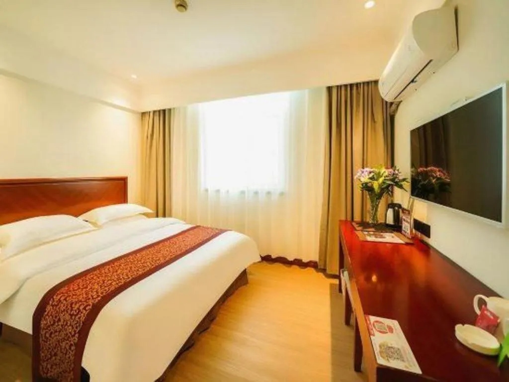 Bed in GreenTree Inn Suzhou Wuzhong