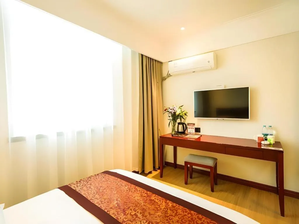 Bed in GreenTree Inn Suzhou Wuzhong
