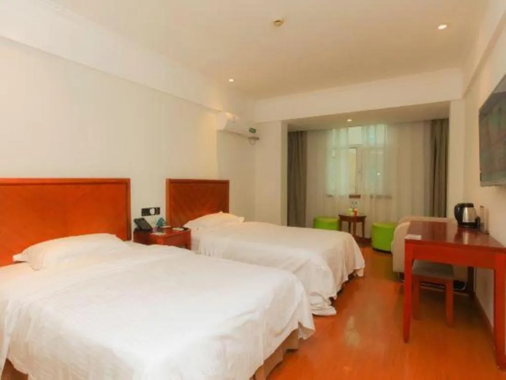 Bed in GreenTree Inn Suzhou Wuzhong