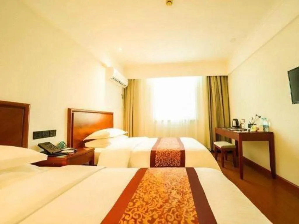 Bed in GreenTree Inn Suzhou Wuzhong