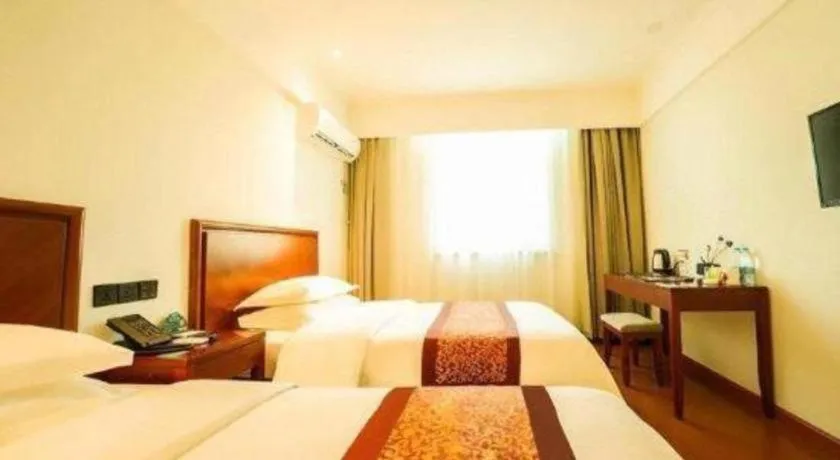 Bed in GreenTree Inn Suzhou Wuzhong