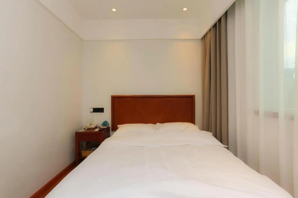 Bed in GreenTree Inn Suzhou Wuzhong