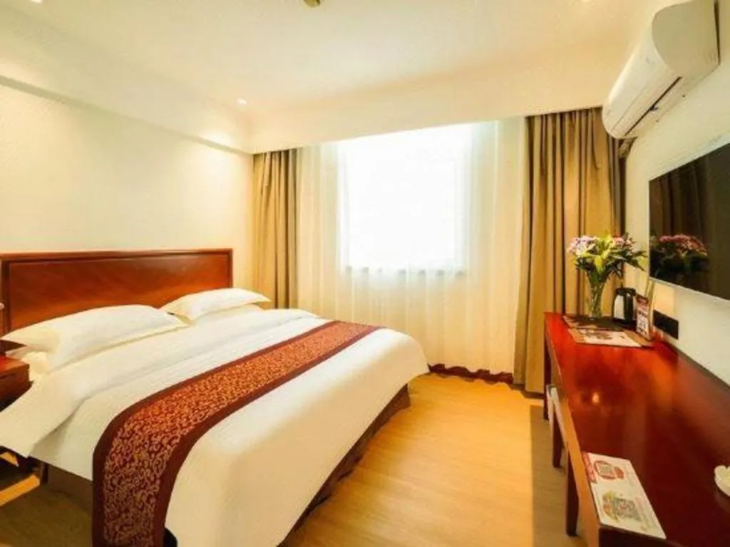 Bed in GreenTree Inn Suzhou Wuzhong