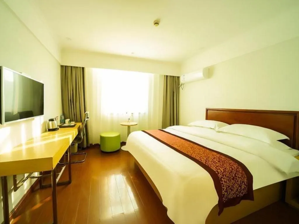 Bed in GreenTree Inn Suzhou Wuzhong