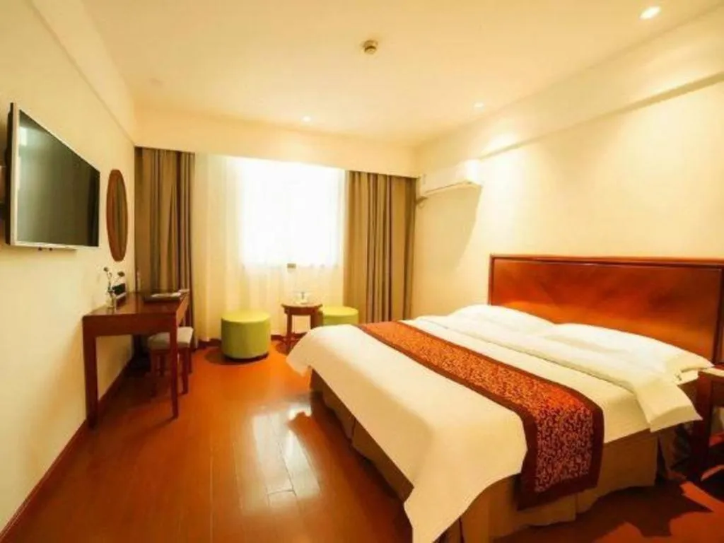 Bed in GreenTree Inn Suzhou Wuzhong