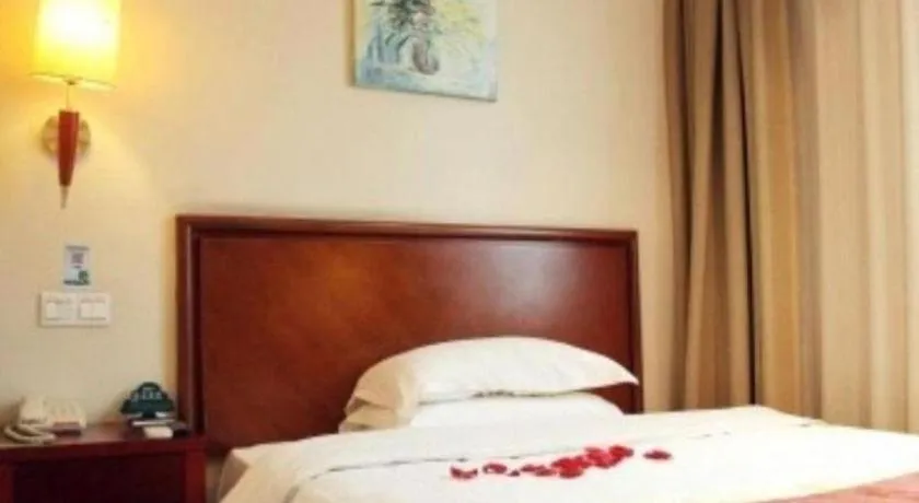 Bed in GreenTree Inn Suzhou Wuzhong