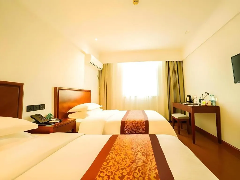 Bed in GreenTree Inn Suzhou Wuzhong